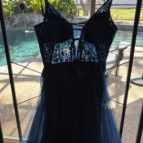 ✨ Betsy & Adam Navy Tulle Formal Gown ✨ - Picture 5 of 6